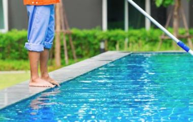 Якими способами краще провести очищення води в басейні